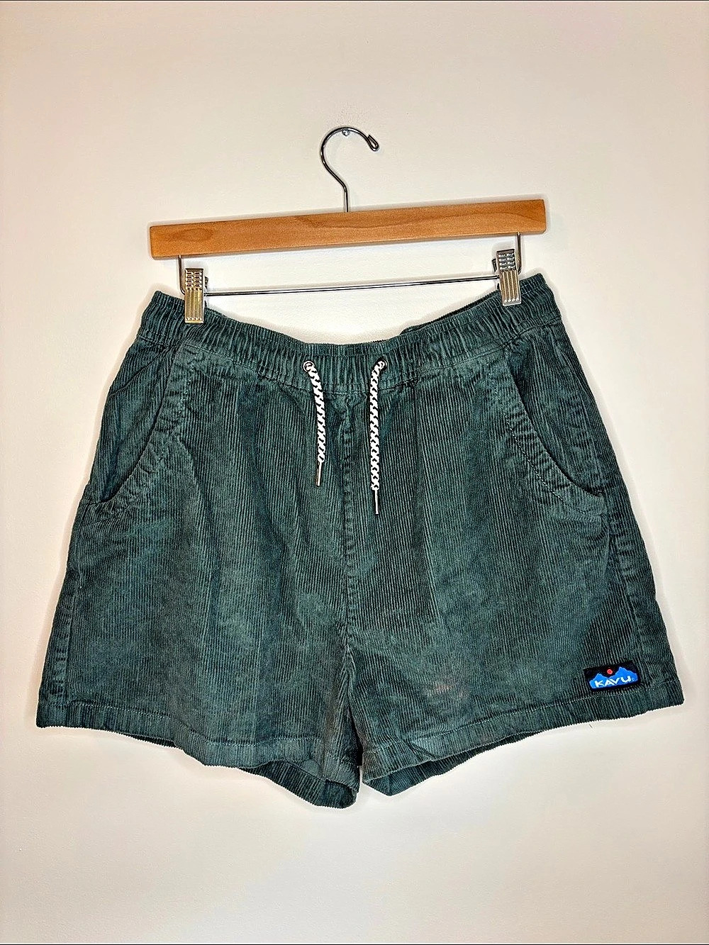 KAVU Take Ten Shorts Women’s Corduroy Hybrid Shorts Green XL